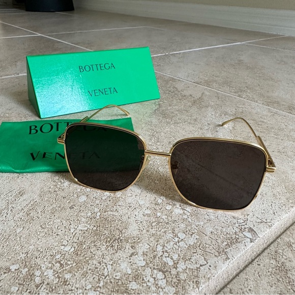 Bottega Veneta sunglasses main image 8